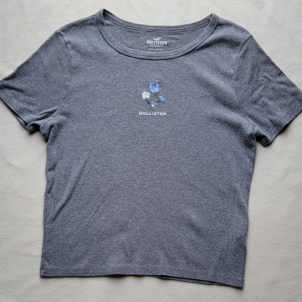 Hollister Gray T-Shirt with Floral Embroidery
